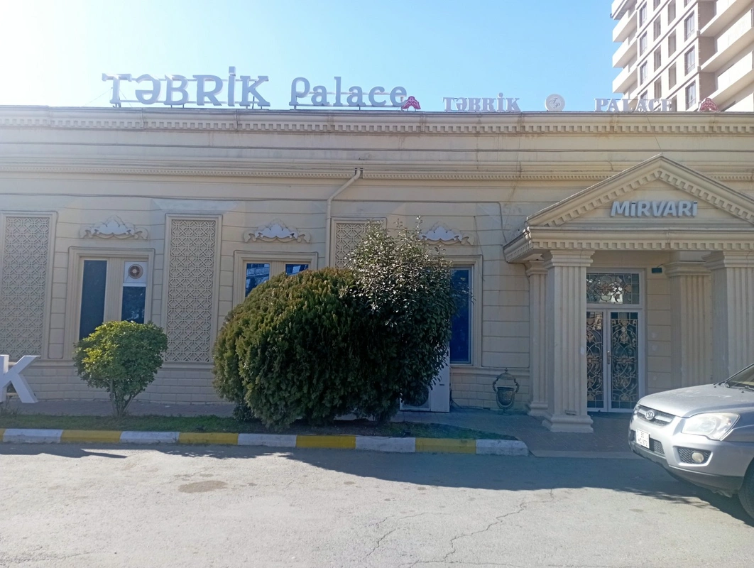 В одном из дворцов торжеств в Баку произошел пожар