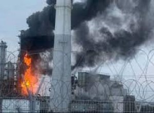 В Росии горит крупнейший нефтехимический комплекс после атаки дронов