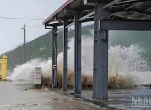 Двое погибли, 17 пропали без вести в результате тайфуна 