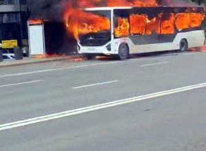 В Сумгайыте сгорел автобус