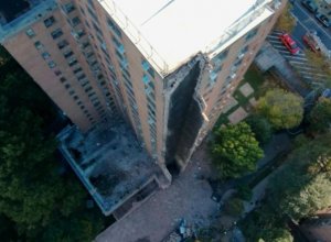 В Нью-Йорке частично обрушилось жилое здание