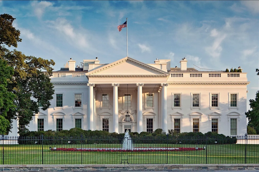 Белый дом США готовится к массовым увольнениям из-за шатдауна