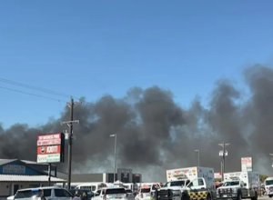 В США самолет упал рядом с аэродромом и вызвал крупное возгорание-ВИДЕО