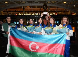 Сборная Азербайджана по шахматам, взявшая серебро ЧЕ, вернулась на родину