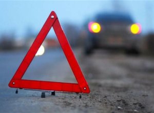 В Шамкире подростка придавило автомобилем во дворе дома