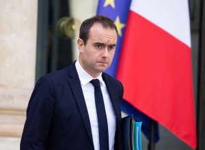 Родителям премьера Франции предоставили охрану из соображений безопасности