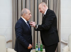Ильхам Алиев вручил Ягубу Эюбову орден «Истиглал»-ФОТО