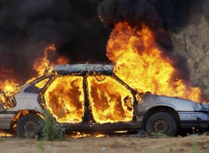 В Сальяне загорелся легковой автомобиль