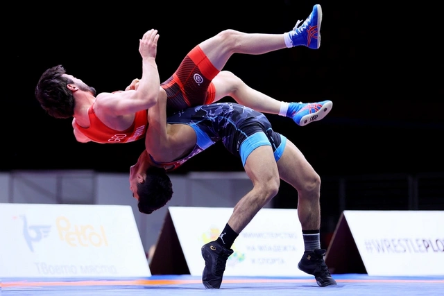 Азербайджанские борцы поборются за бронзу на чемпионате мира U23 в Сербии