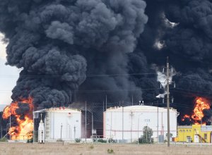 ВСУ атаковали Крым: горят нефтебазы