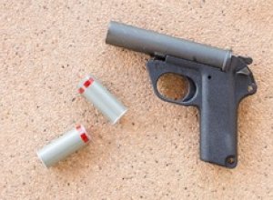 В Москве три студента пострадали при выстреле из сигнального пистолета