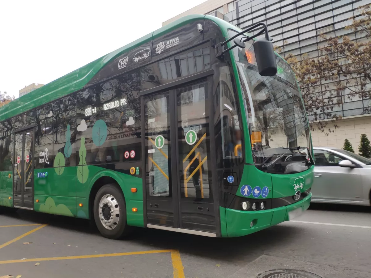 В Баку обновляют автобусы на маршрутах 81 и 160