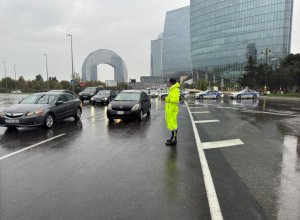 Дорожная полиция обратилась к водителям в связи с дождливой и туманной погодой