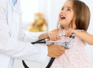 В Азербайджане предлагается включить диспансеризацию детей в ОМС