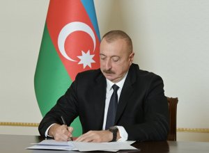 Ильхам Алиев наградил сотрудников Бакметрополитена