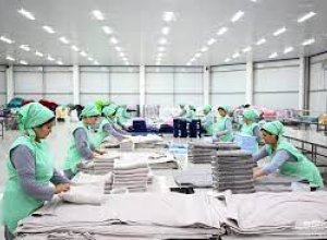 Азербайджанские журналисты посетили текстильную фабрику в Узбекистане