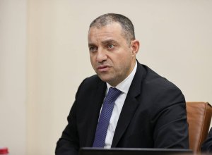 Суд Армении отказался заключить экс-министра экономики под стражу