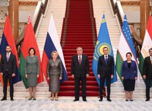 Президент Таджикистана принял глав парламентских делегаций стран СНГ