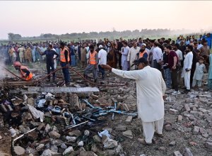 В Пакистане при взрыве на фабрике погибли семь человек