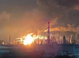 Воздушный удар парализовал работу одного из крупнейших НПЗ России