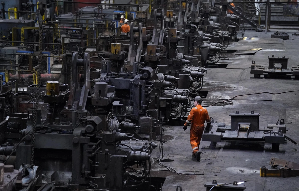 СМИ: Правительство Британии решило продать British Steel частному инвестору