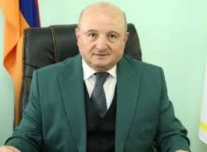 Гукасян подал в суд на правительство и вице-спикера парламента Армении