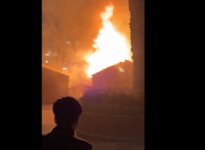 Пожар на ярмарке в центре Баку-ВИДЕО