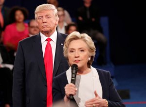 Трамп не смог добиться отмены крупного штрафа за иск против Клинтон