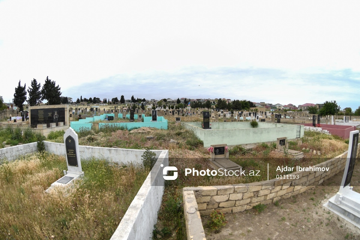 Мужчина умер у входа на кладбище в Баку