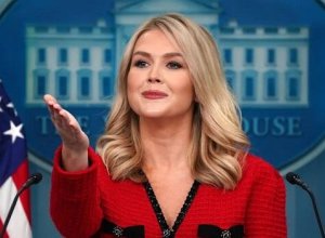 Трамп похвалил губы своего пресс-секретаря