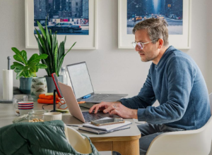 Hansı sahələr distant iş rejiminə keçə bilər? - Ekspertdən açıqlama