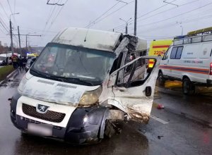 В России более 20 человек пострадали в тяжелом ДТП