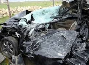 В Газахе автомобиль врезался в ограждение, есть погибший