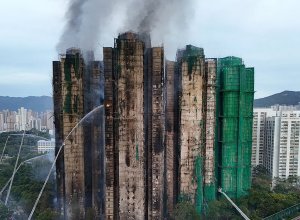 Число жертв пожара в Гонконге достигло 161