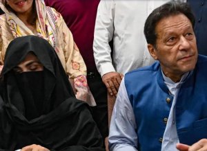 Экс-премьер Пакистана Имран Хан и его жена приговорены к 17 годам
