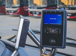 В автобусах Баку внедряют оплату проезда через NFC, Apple Pay и Google Pay