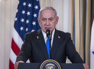 Иран проводит ракетные учения. А Нетаньяху угрожает