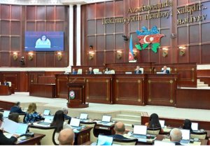 В Милли Меджлисе проходит пленарное заседание, на повестке 11 вопросов