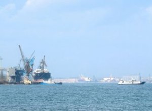 В результате ударов РФ по порту Южный произошла утечка масла в Черное море