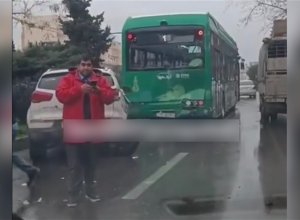 В Баку столкнулись маршрутные автобусы - ВИДЕО