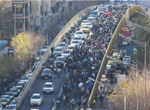 Tramp hədələyir, etirazlar alovlanır: İranı nə gözləyir?