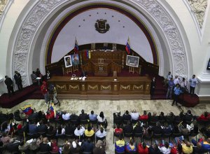 Парламент Венесуэлы начнет работу в нормальном режиме с 5 января