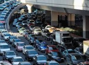 На ряде улиц и проспектов Баку затруднено движение транспорта