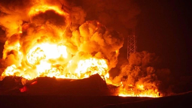 Атака БПЛА привела к пожару на нефтебазе в Волгоградской области России