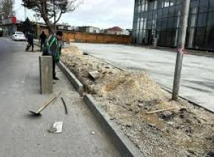 В двух районах Баку пресекли посягательства на тротуары