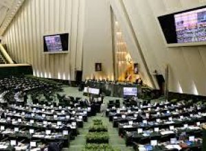 На фоне протестов в Иране началось экстренное заседание парламента