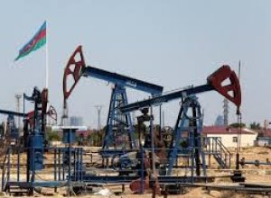 Цена азербайджанской нефти незначительно снизилась