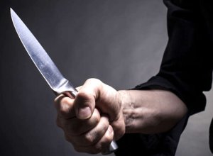В Лянкяране мужчина ранил брата ножом