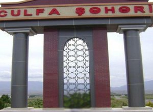 В Джульфе автомобиль врезался в газопровод, пять сел остались без газа