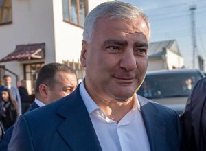 Суд в Армении вернул Самвела Карапетяна в изолятор